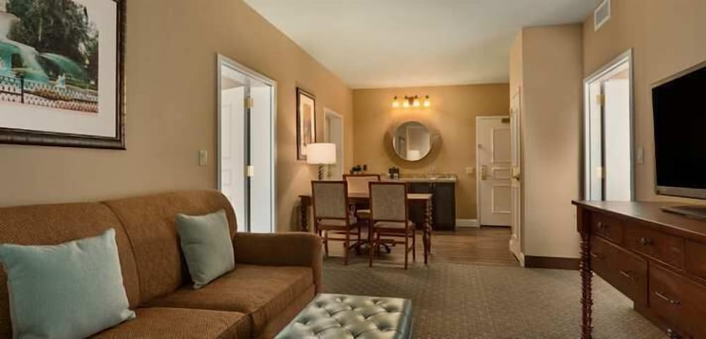 Embassy Suites by Hilton Savannah Historic District - photo 21