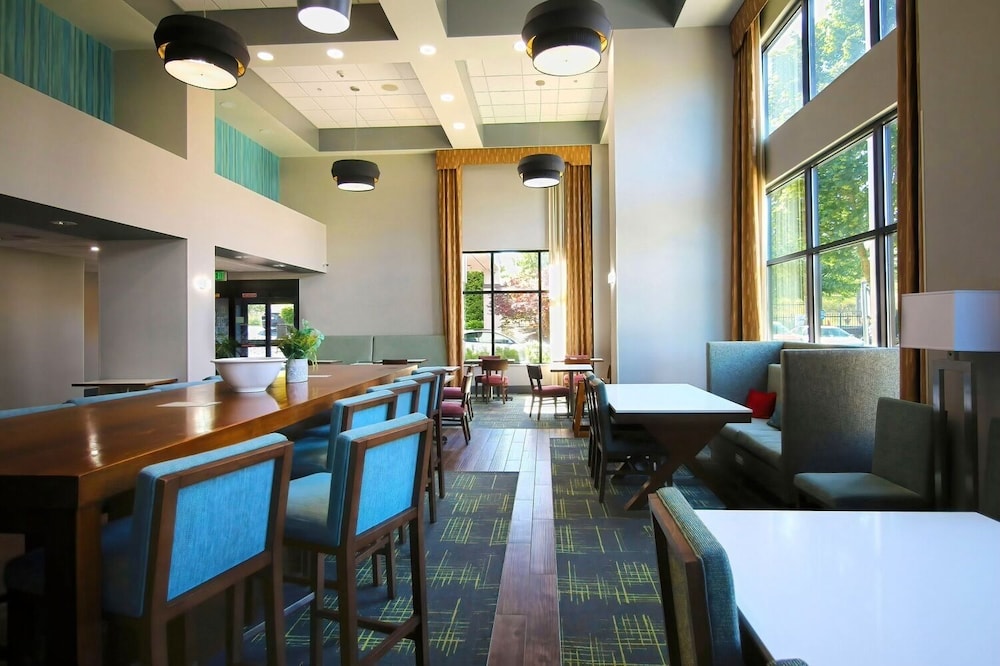 Hampton Inn & Suites Tacoma - photo 2