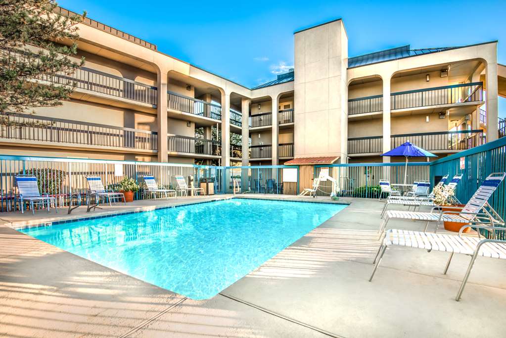 Days Inn & Suites by Wyndham Albuquerque North - photo 3
