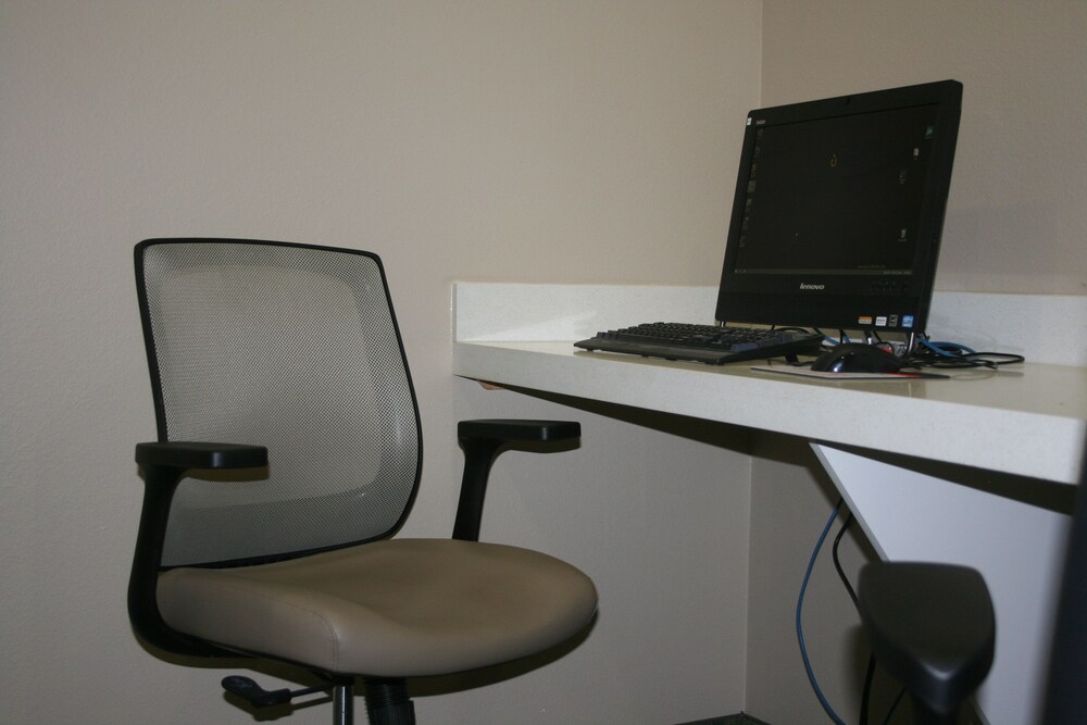 Candlewood Suites College Station At University by IHG - photo 57