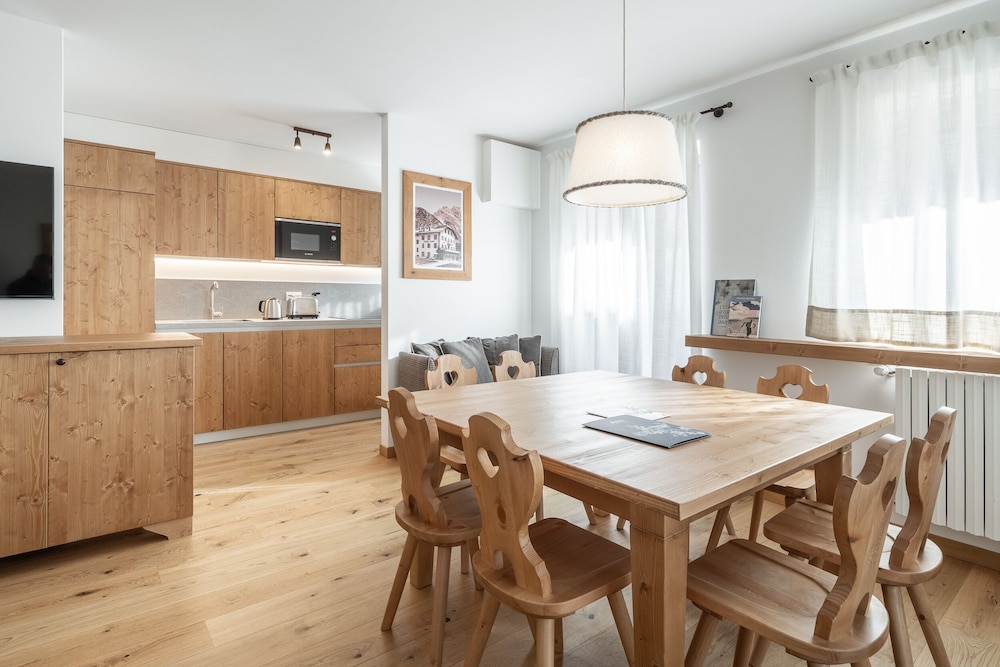 Chalet Falorie — 4-Star Luxury Hotel in Cortina D'ampezzo, Italy
