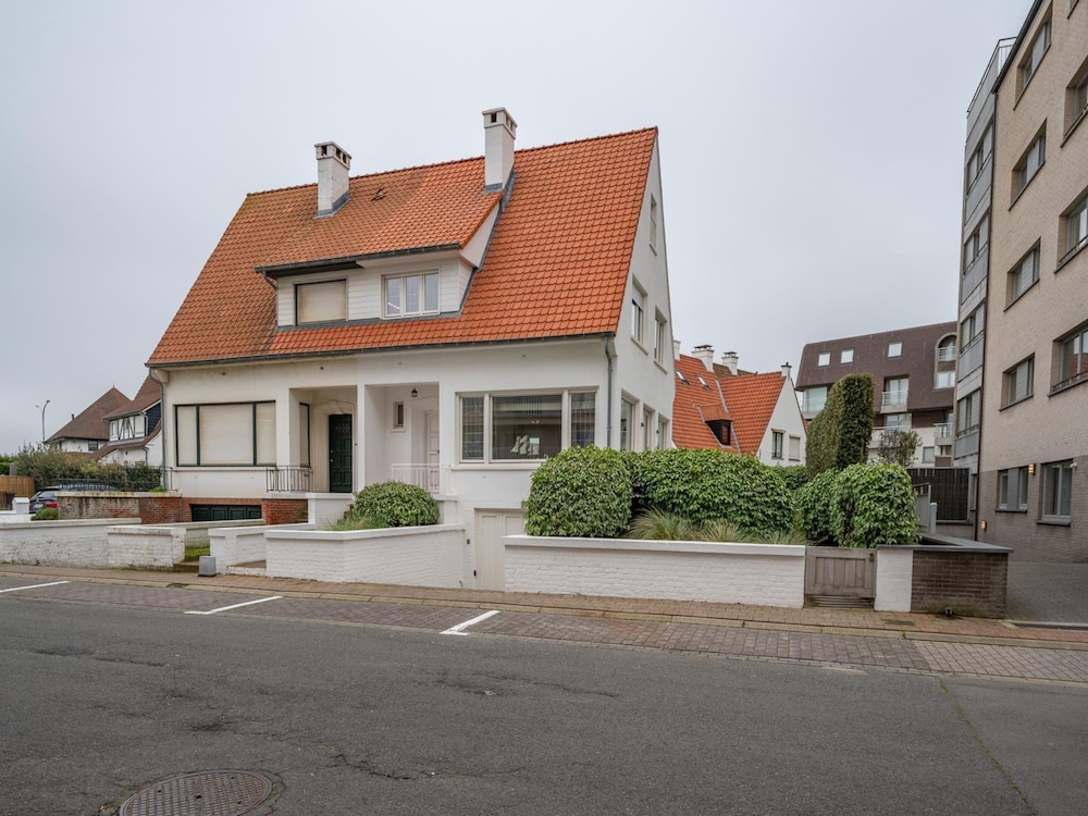 Villa in Knokke near Alberstrand Beach — 4-Star Luxury Hotel in Knokke-Heist, Belgium