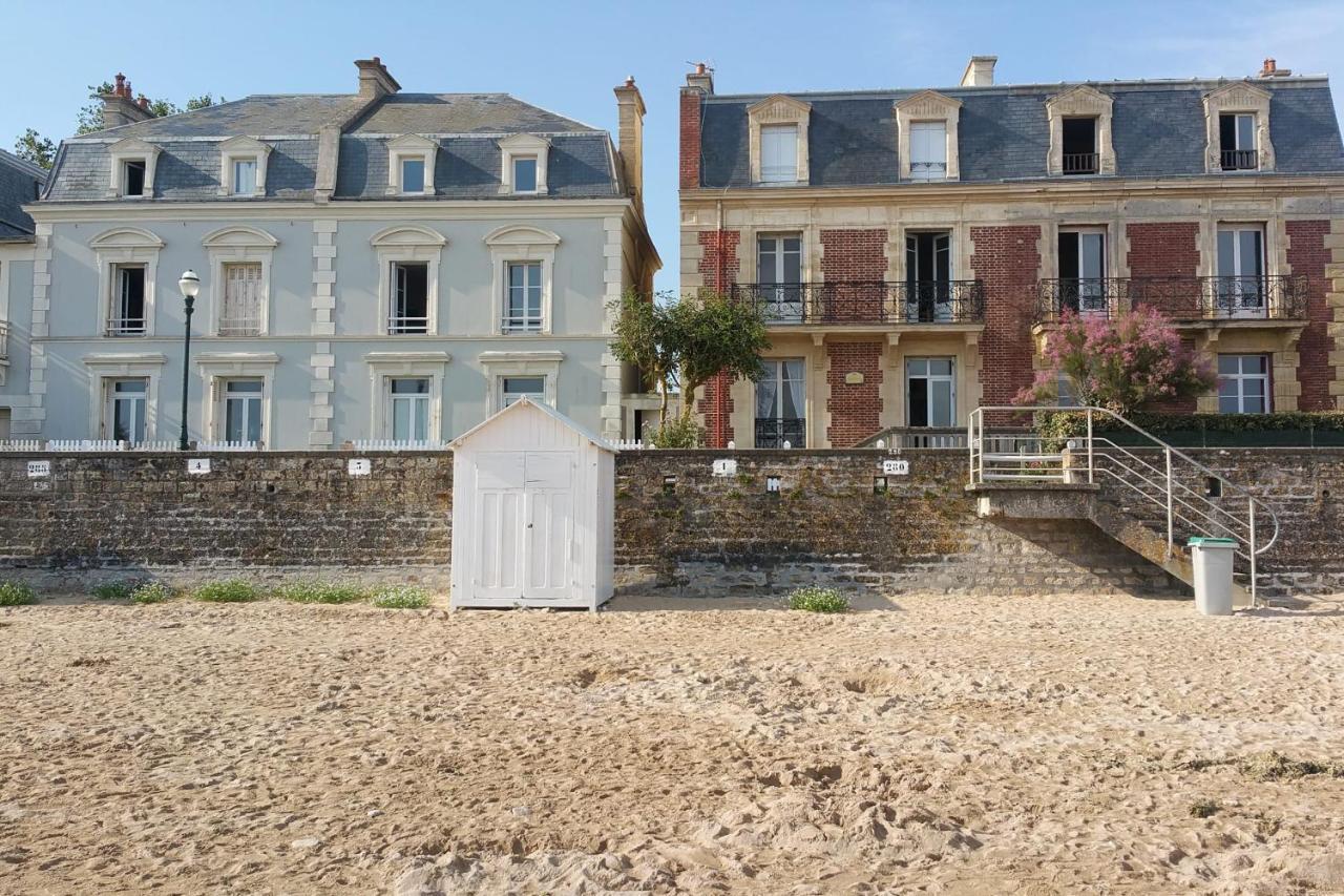 Spacious 19th Century House — 4-Star Luxury Hotel in Saint-Aubin-Sur-Mer, France