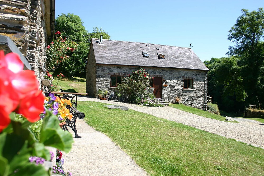 Troedyrhiw Holiday Cottages — 5-Star Luxury Hotel in Cardigan, United Kingdom