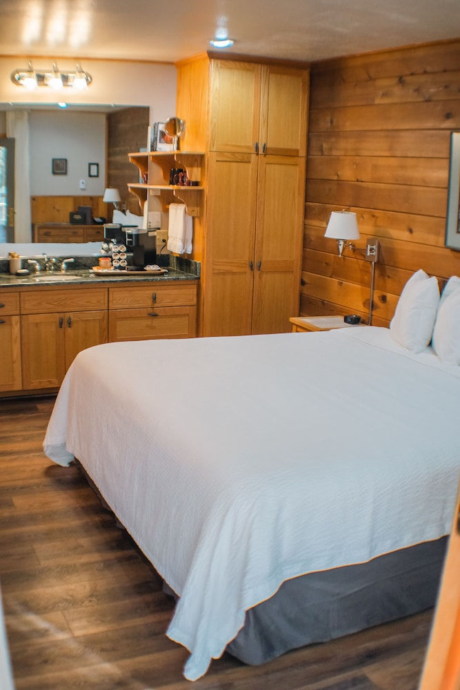 Steamboat Inn - photo 11
