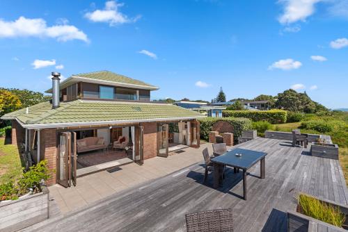 Island View Beach House Paraparaumu Beach Home — 4-Star Luxury Hotel in Paraparaumu, New Zealand