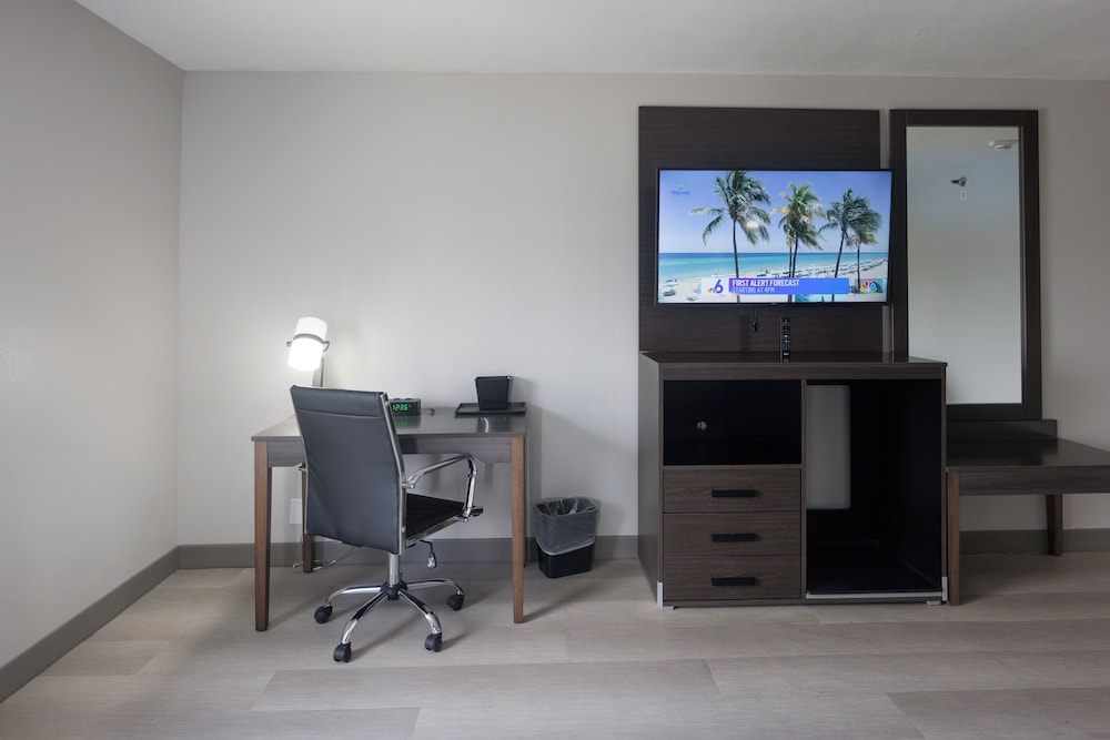 B&B Hotel Miami Airport - photo 11