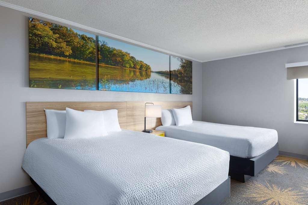 Days Inn & Suites by Wyndham Kansas City South - photo 27