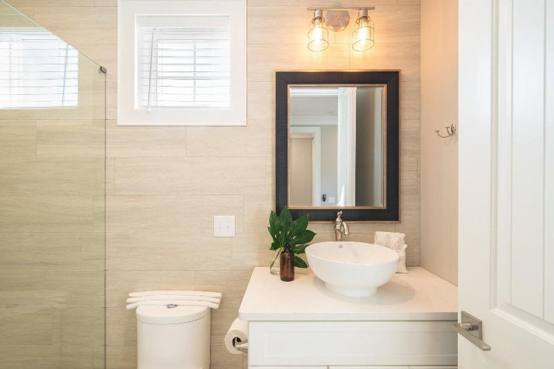 Edgewater By Avantstay Gorgeous Character Lakefron - photo 24
