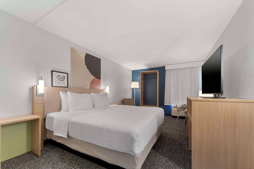 Spark by Hilton Grand Prairie - photo 8