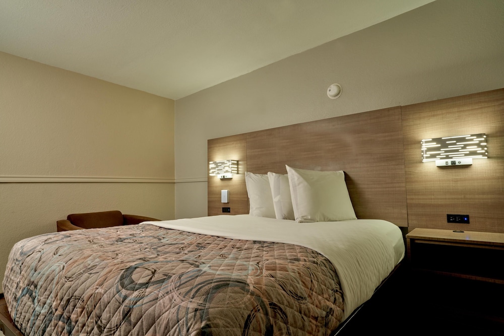 Family Garden Inn & Suites - photo 8