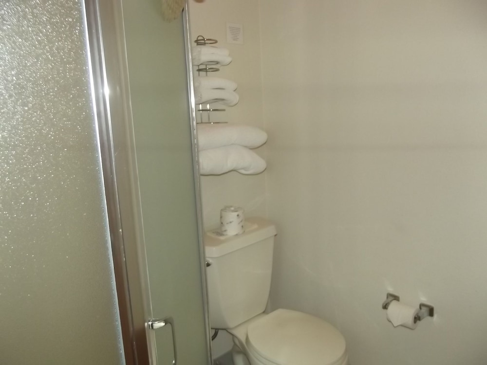 Hillcrest Inn - photo 61