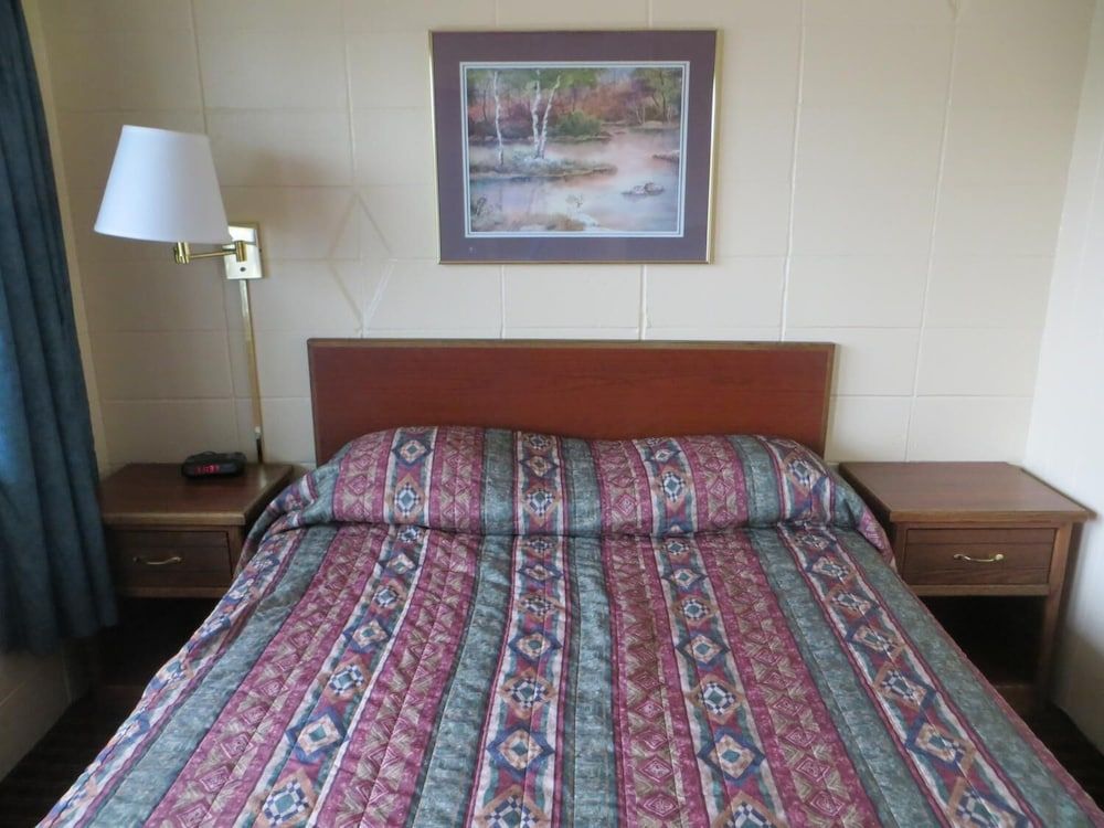 Deluxe Inn - photo 11