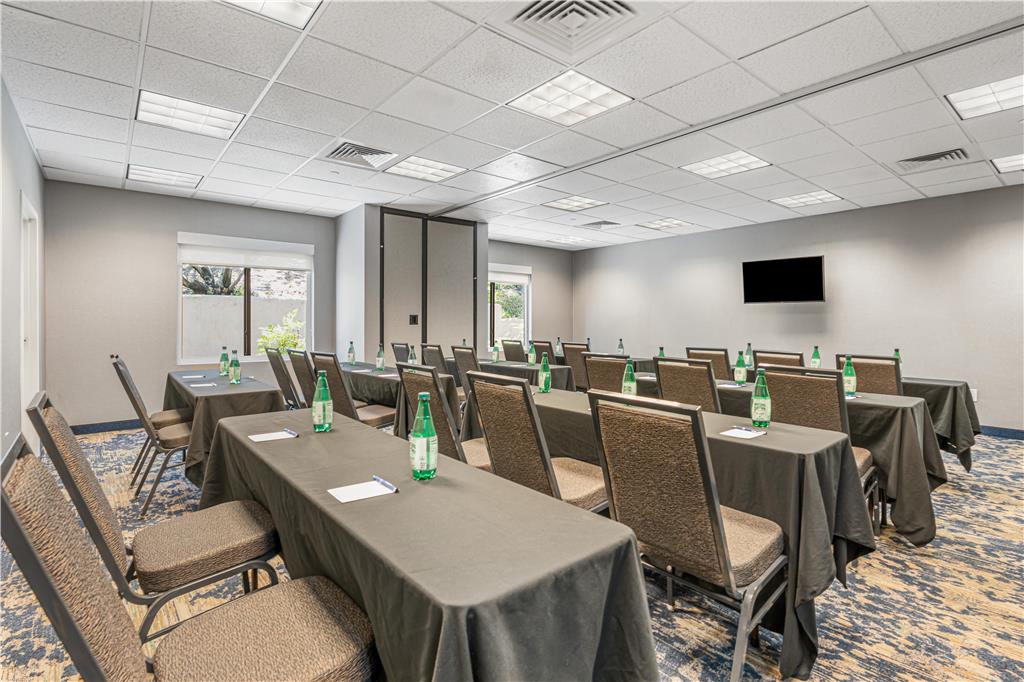 Best Western Valencia Six Flags Inn & Suites - photo 7