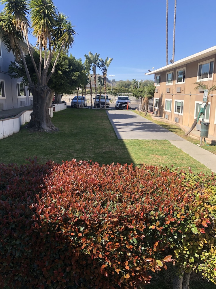 Ramada by Wyndham Torrance - photo 21