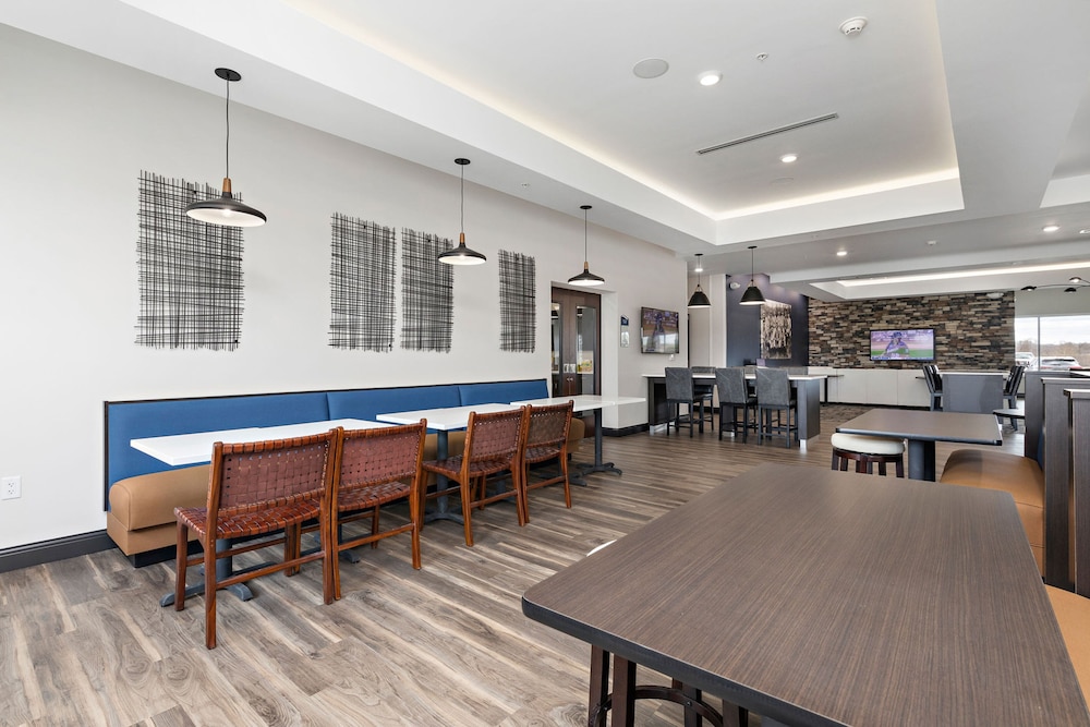 Holiday Inn Exp Parkville - photo 73