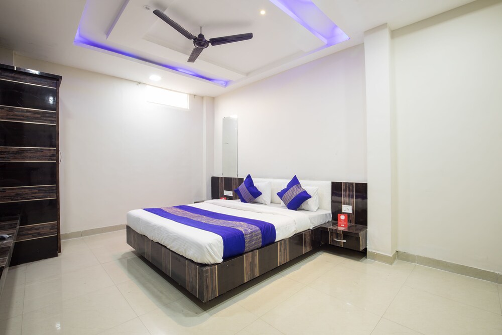 OYO 8857 Hotel Raj Palace in Dhar, India