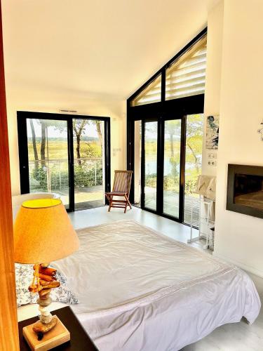 Maison en bord de riviA re de mer — Le Fenouiller — photo 2