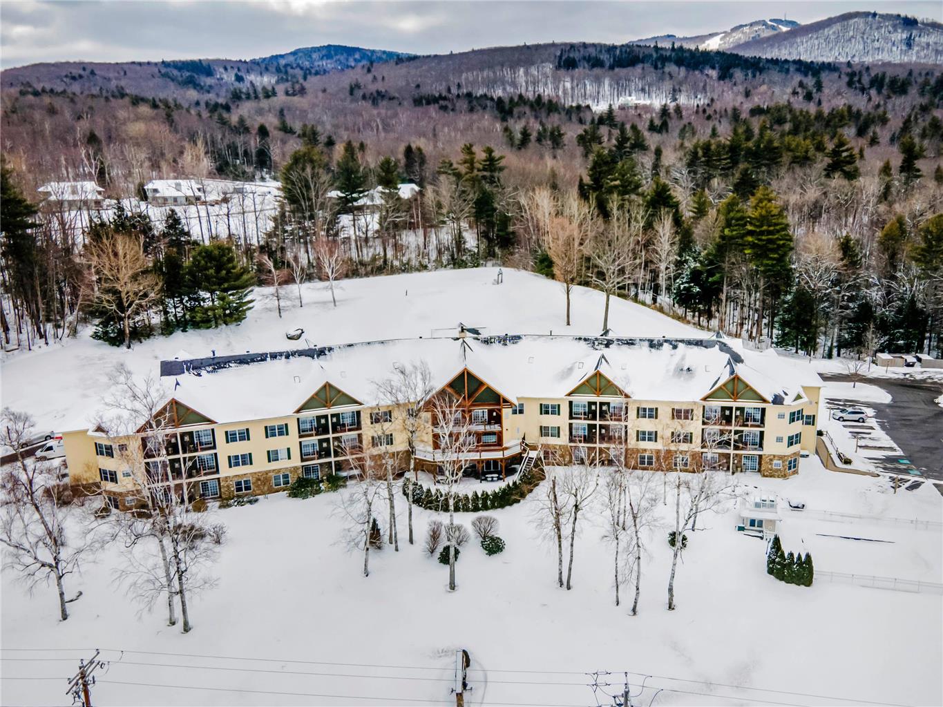 Mountain Edge Suites at Sunapee an Ascend Collection Hotel - photo 9