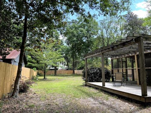 The Grayson Heart of Park Circle with huge yard in Charleston, United States