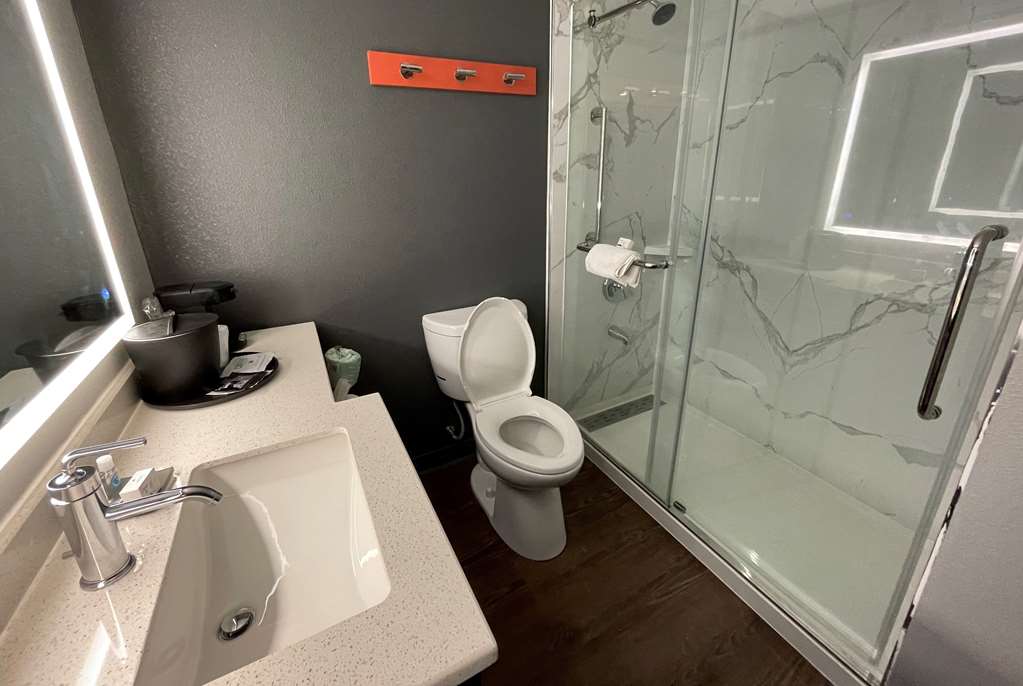 La Quinta Inn & Suites by Wyndham Fayetteville I 95 - photo 16