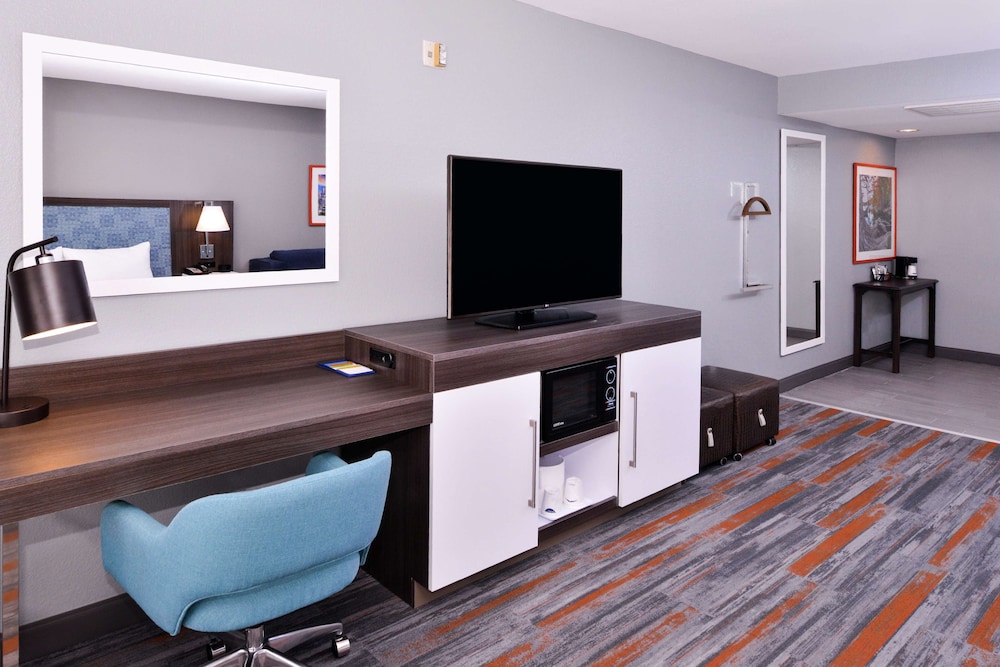 Hampton Inn & Suites Legacy Park Frisco - photo 19