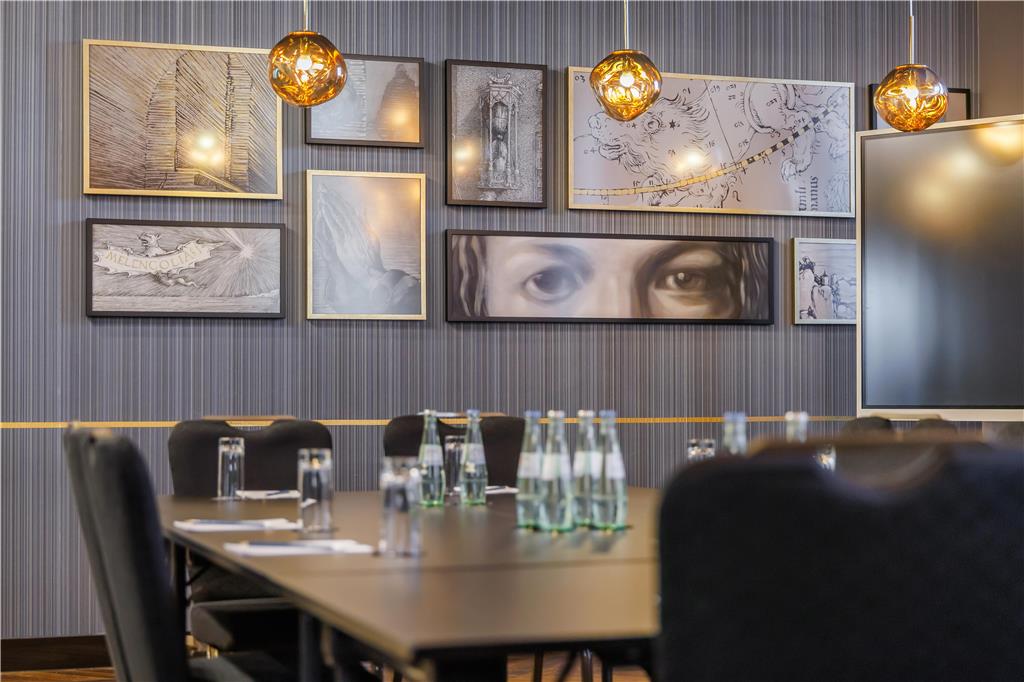 Park Plaza Lounge Block Detail