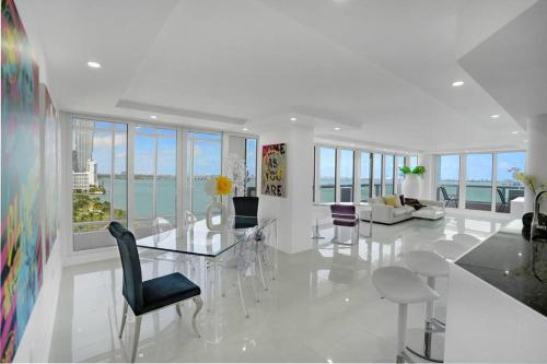 Walking on Water Water Views — 4-Star Luxury Hotel in Miami, United States
