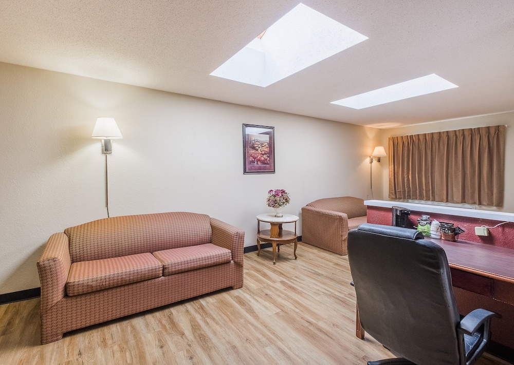 Red Roof Inn Hartford Vernon - photo 9