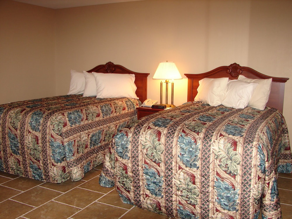 Lake Grassy Inn & Suites - photo 2