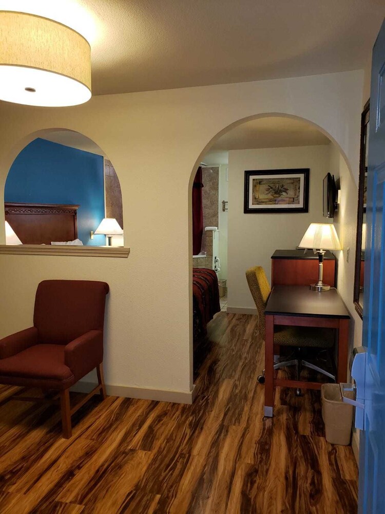 Rest Inn & Suites - photo 5