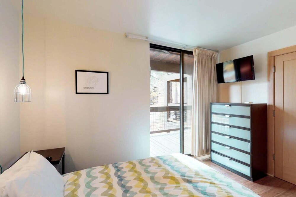 Sockeye by Avantstay Modern 2 BR Condo w Access to Northstar Resort Community - photo 9