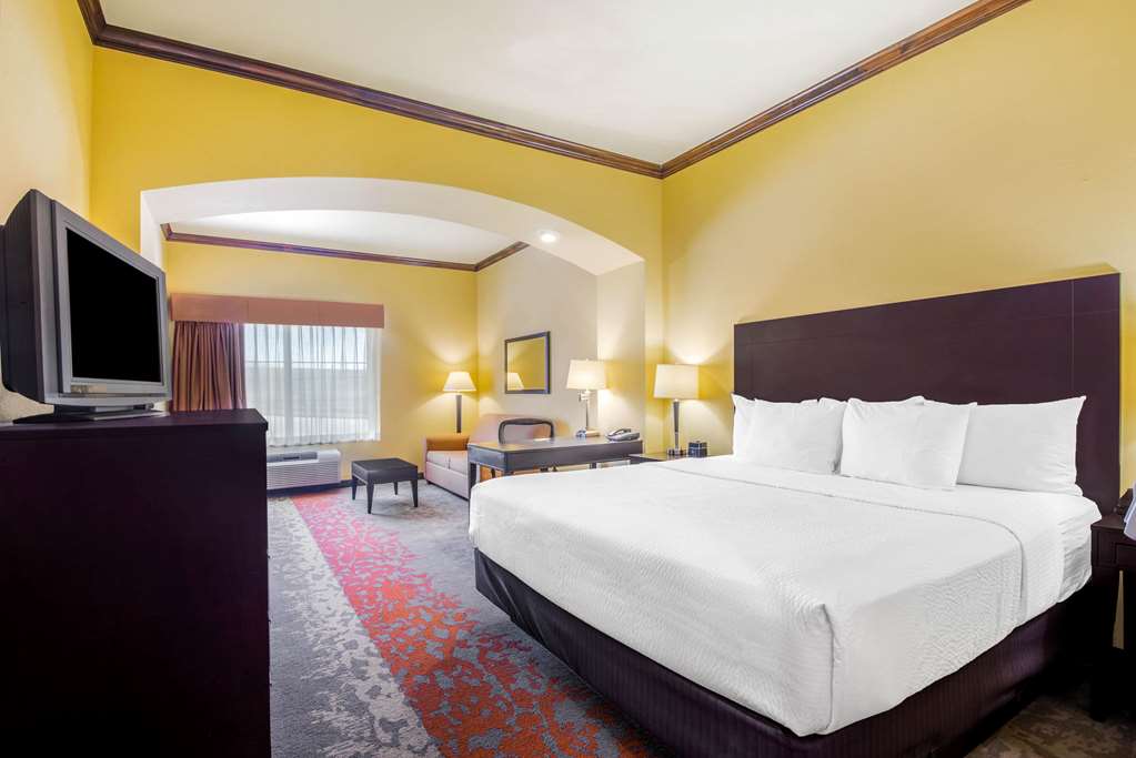 La Quinta Inn & Suites by Wyndham Eastland - photo 29