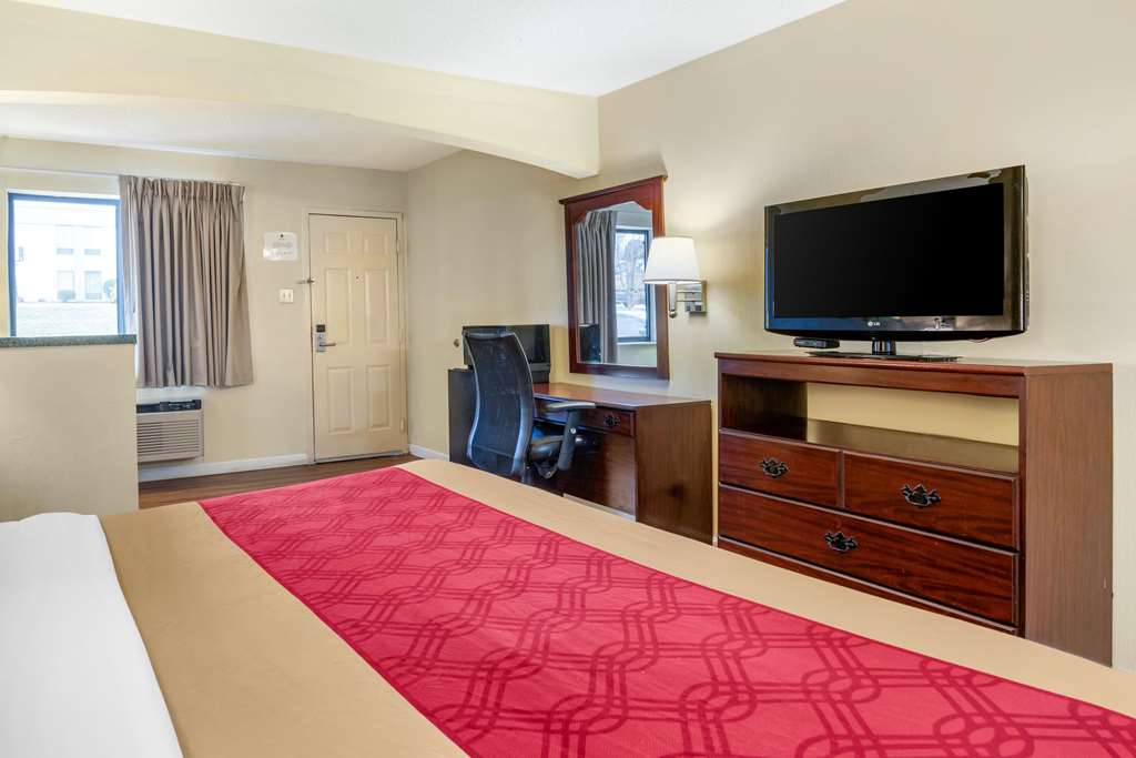 Econo Lodge Inn & Suites Southeast - photo 16