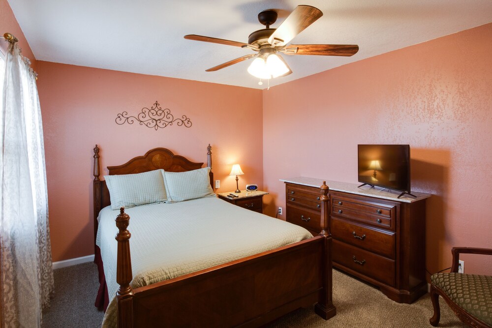 Dream Manor Inn - photo 13