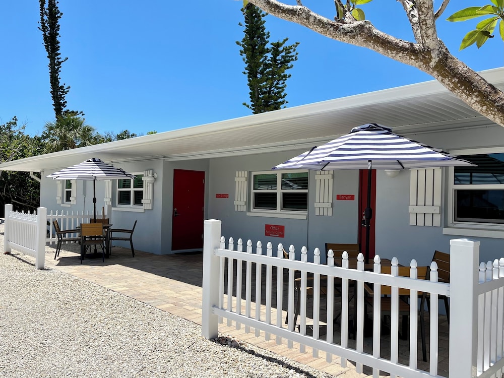 Sunshine Island Inn - photo 27