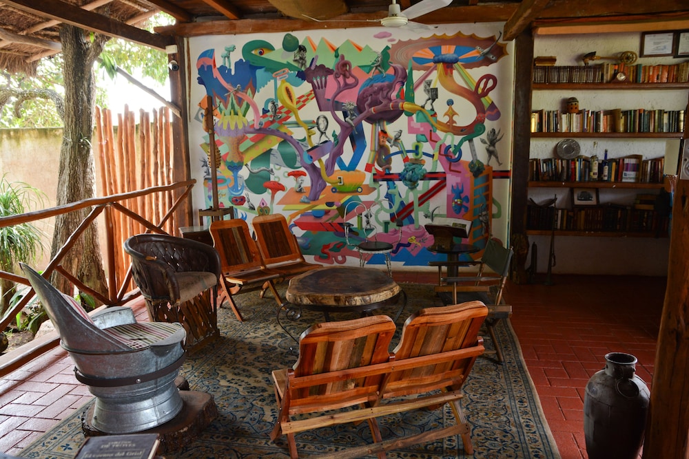 Lobby lounge