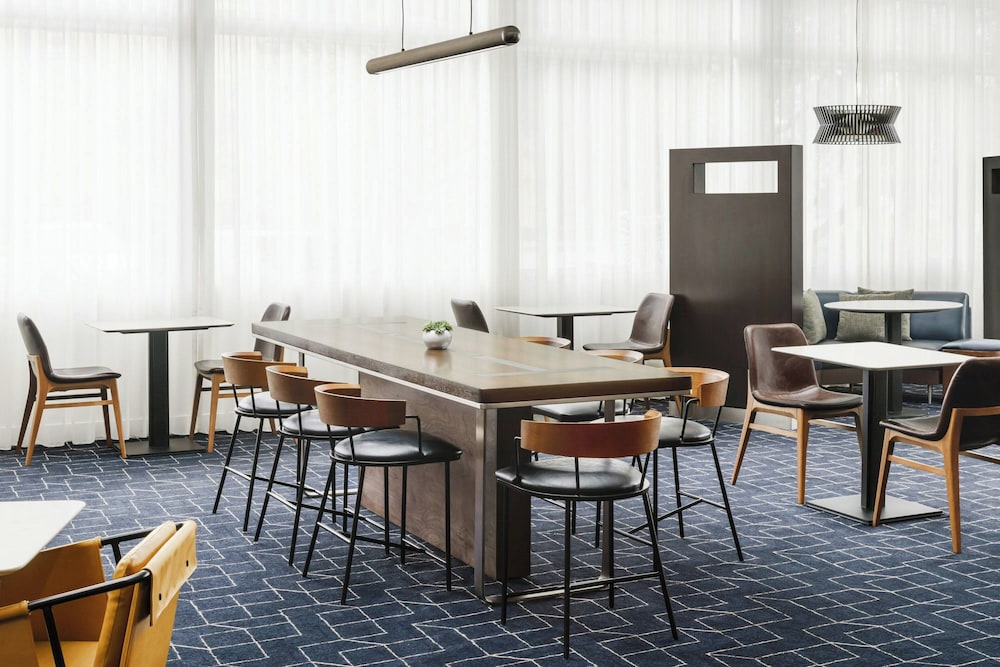 Courtyard by Marriott Los Angeles Woodland Hills - photo 26