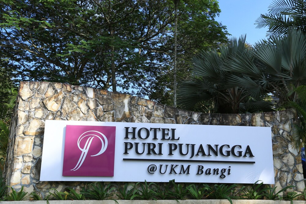 Hotel Puri Pujangga in Kuala Selangor, Malaysia