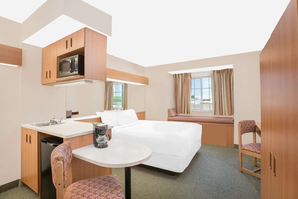 Microtel Inn & Suites by Wyndham Colfax Newton - photo 9