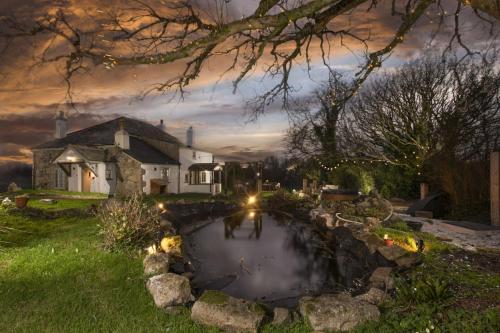 Worvas Counthouse Country Cottage Hot Tub Pet Friendly — 4-Star Luxury Hotel in St Ives, United Kingdom