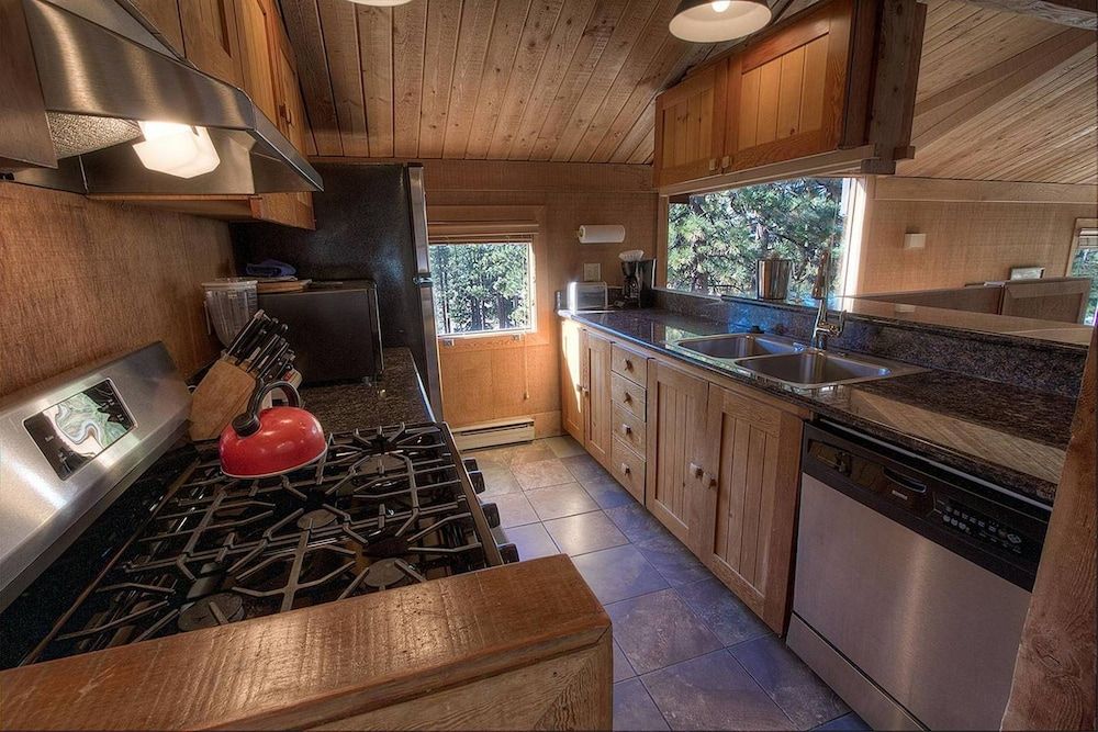 Lake Village Resort 3 Bedroom Townhouse by RedAwning - photo 3