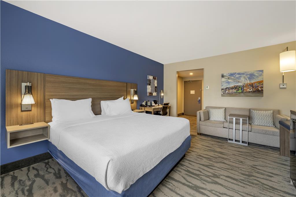 Best Western Plus Castlerock Inn & Suites - photo 16