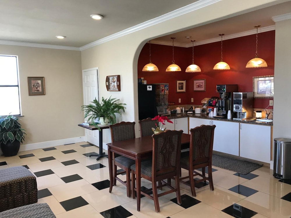 Big Lake Inn & Suites - photo 40