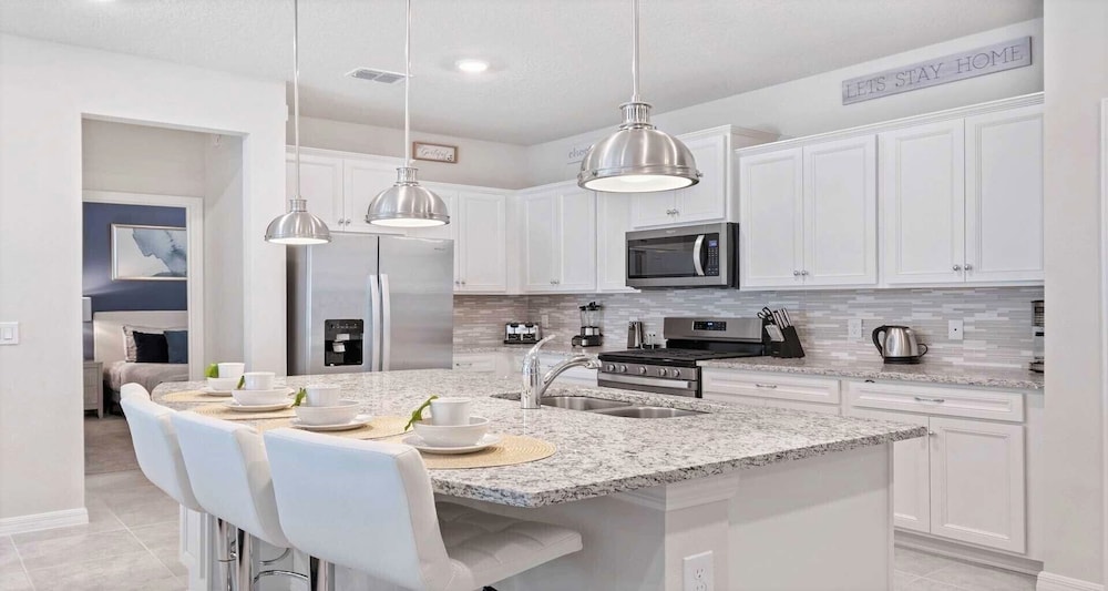 Extraordinary 5BR Private Pool Near Disney Area - photo 12