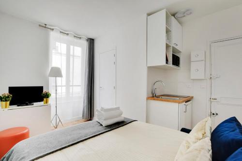 Charming Apartment near The Eiffel Tower - last minute hotel in Paris
