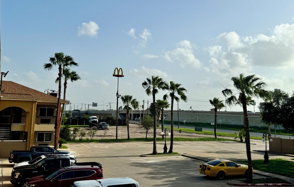 Texas Inn and Suites City Center at University Dr. - photo 51