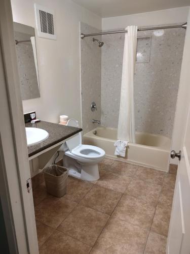 Economy Inn Richmond - photo 56