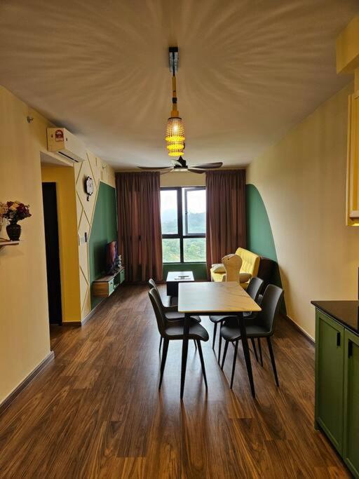 Gaia Residences Bandar Gamuda Gardens Cozy Retreat with Mountain Views — 4-Star Luxury Hotel in Rawang, Malaysia