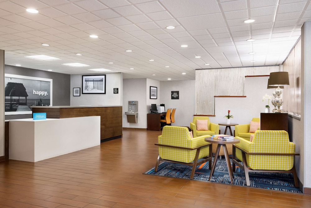Hampton Inn Naples Central - photo 4